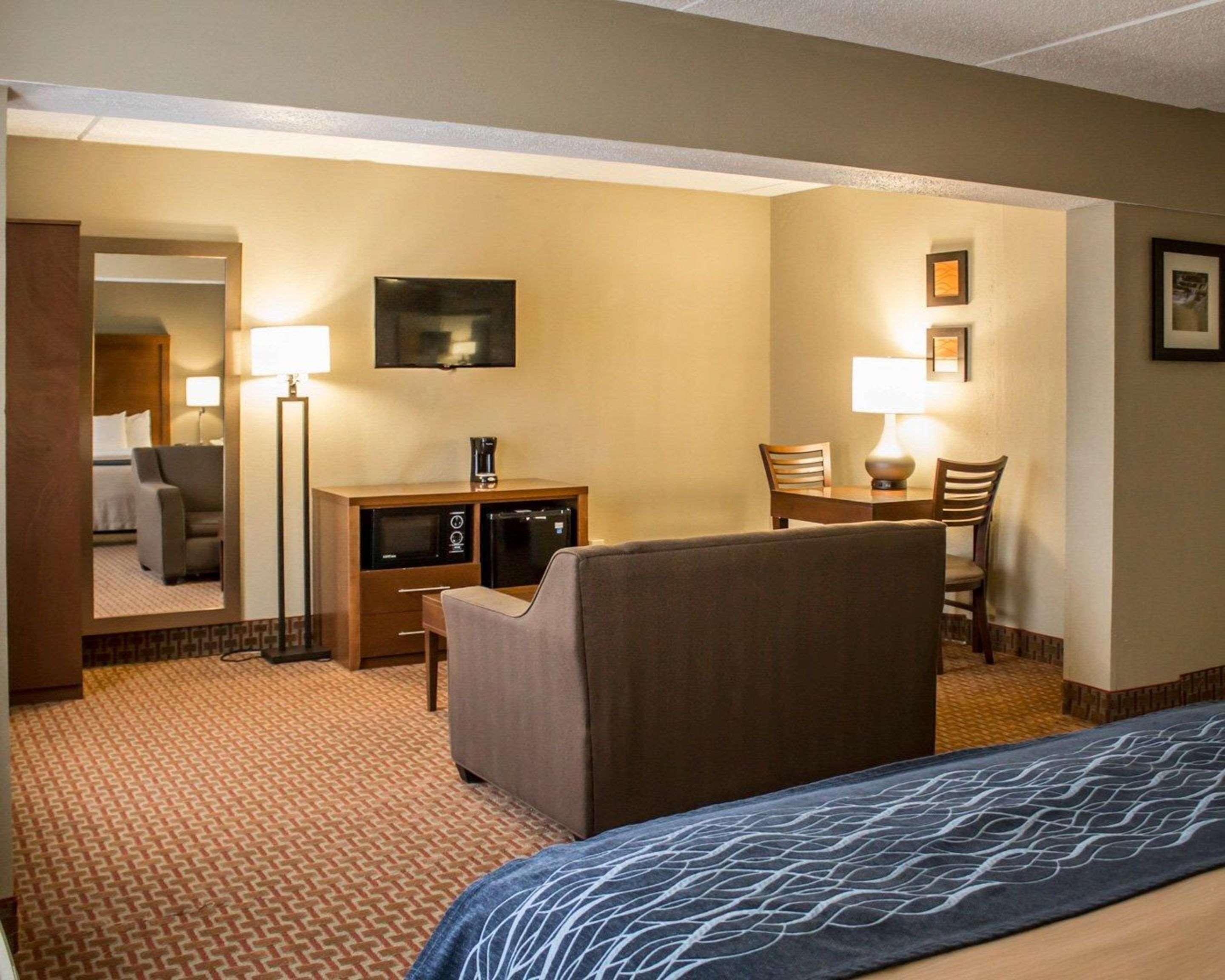 Quality Inn Akron Exterior photo